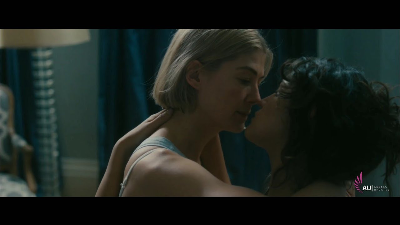 Rosamund Pike & Eiza González kissing from 'I care a lot' | Angels Update