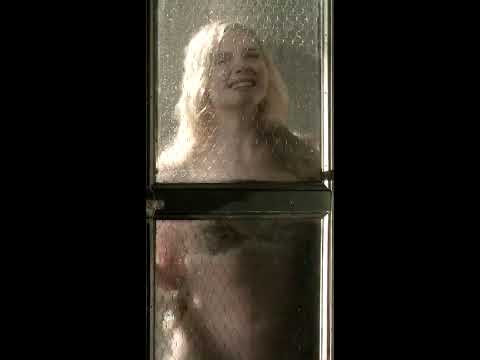 Elle Fanning Kiss - A rainy day in New York