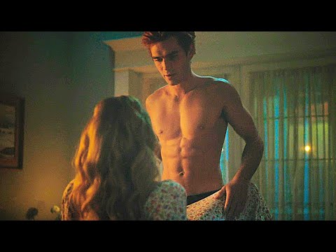 RİVERDALE / HOT KİSS SCENES — ARCHİE AND BETTY (KJ APA AND LİLİ REİNHART)