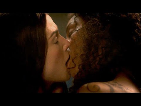 Hot Girl's Kissing Video 1x09 / Kiss Scene - Moiraine and Siuan ((Rosamund Pike and Sophie Okonedo))