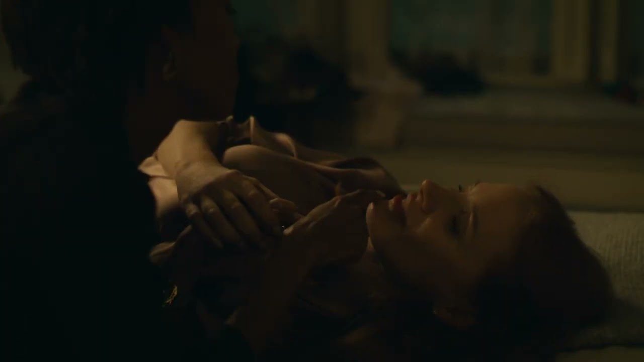 Scenes from a Marriage / Kiss Scene — Mira and Kate (Jessica Chastain and Nicole Beharie) | 1x01