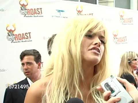 Anna Nicole Smith attends Comedy Central Roast of Pam Anderson. 2005.