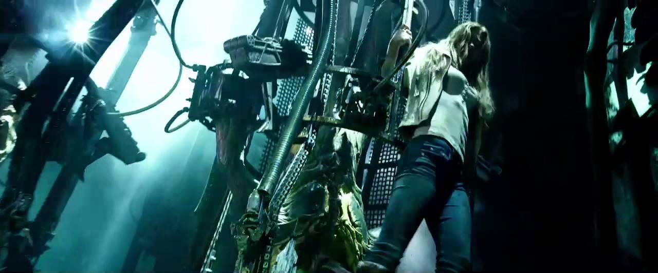 Nicola Peltz - Transformers, leg grab by alien tongue