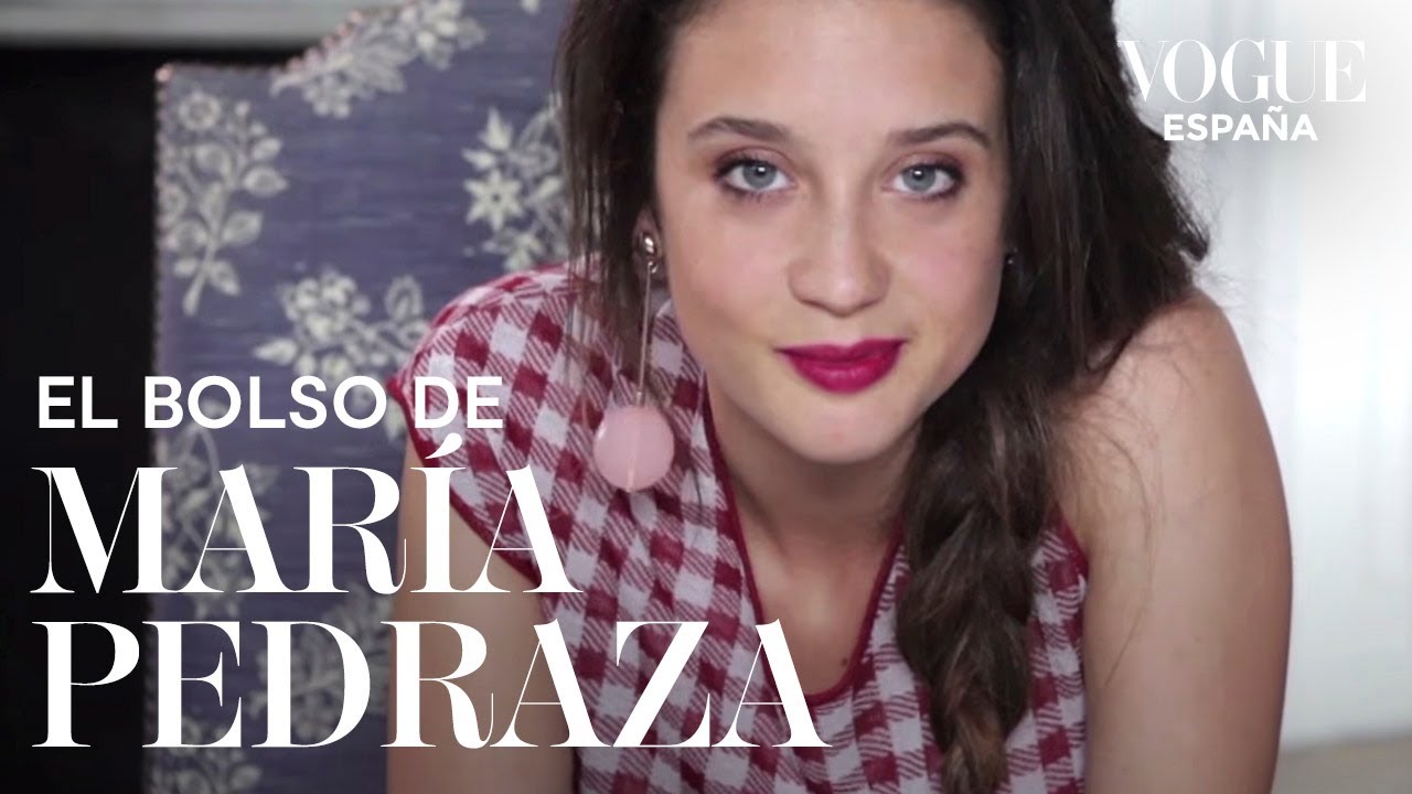 Maria Pedraza: que lleva en su bolso | VOGUE Espana