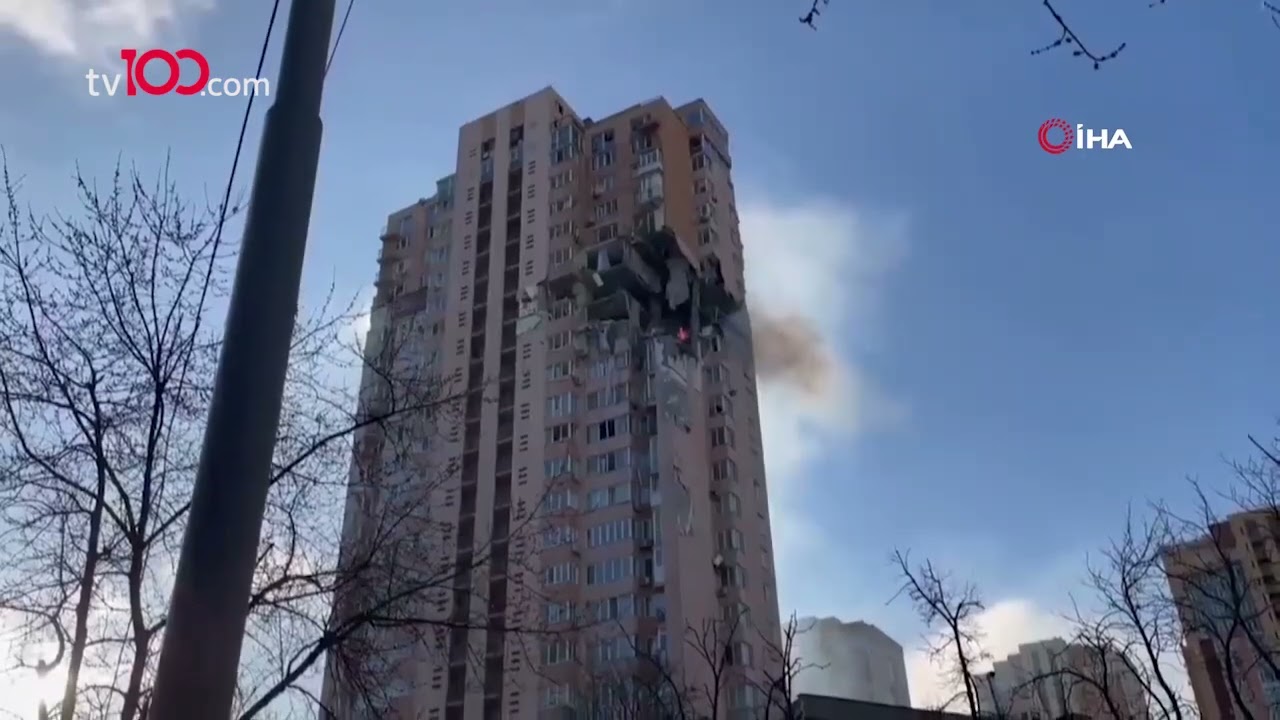 Kiev'de bombanın binaya düşme anı böyle görüntülendi!