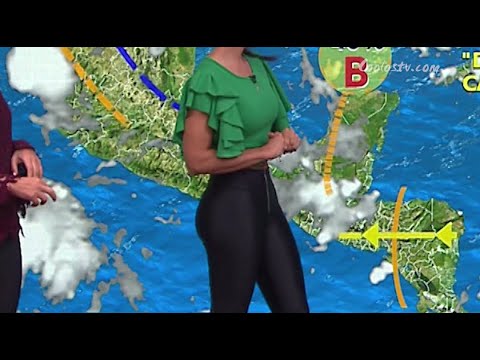 Gina Holguín en pantalones entallados 