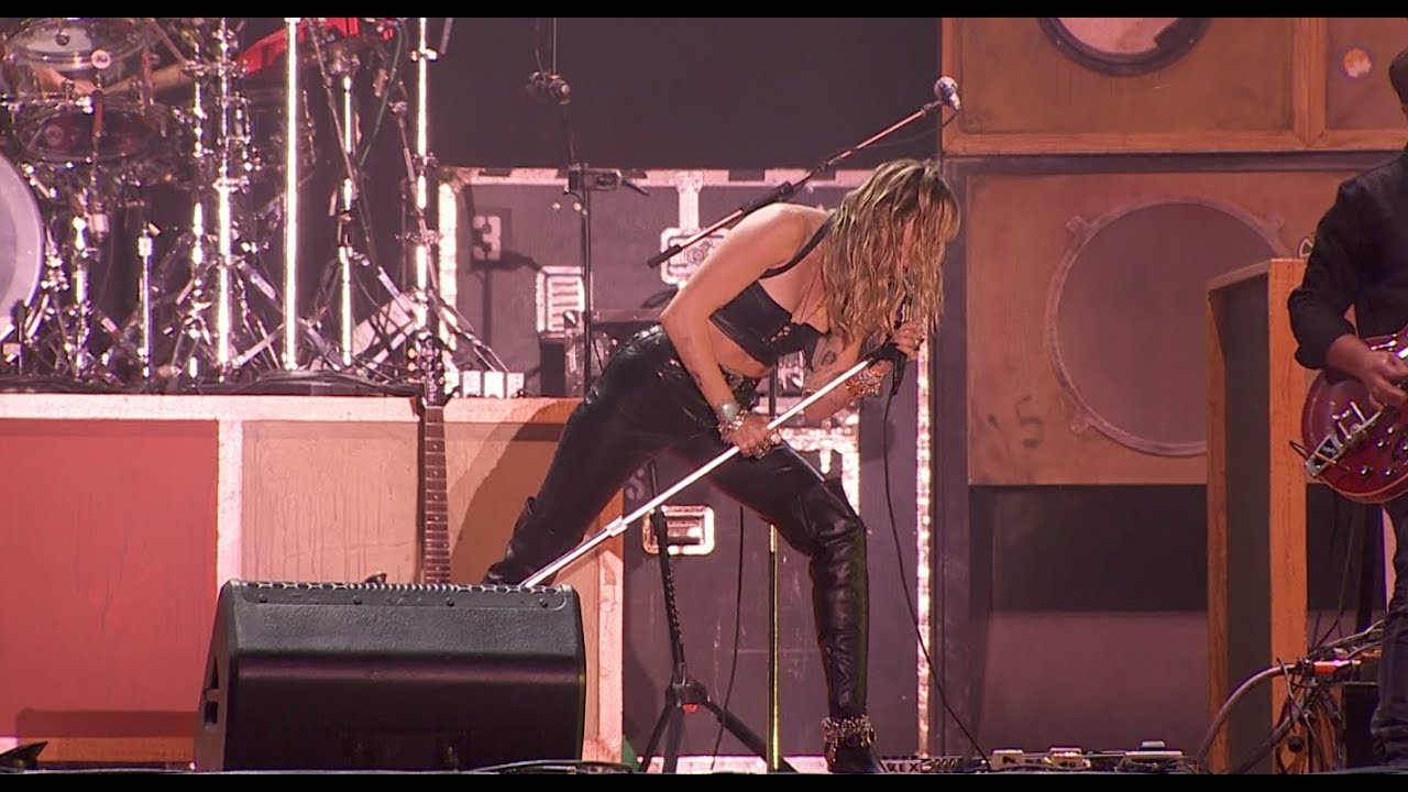 Miley Cyrus - 'Mother’s Daughter' Official Live Performance at Tinderbox Festival